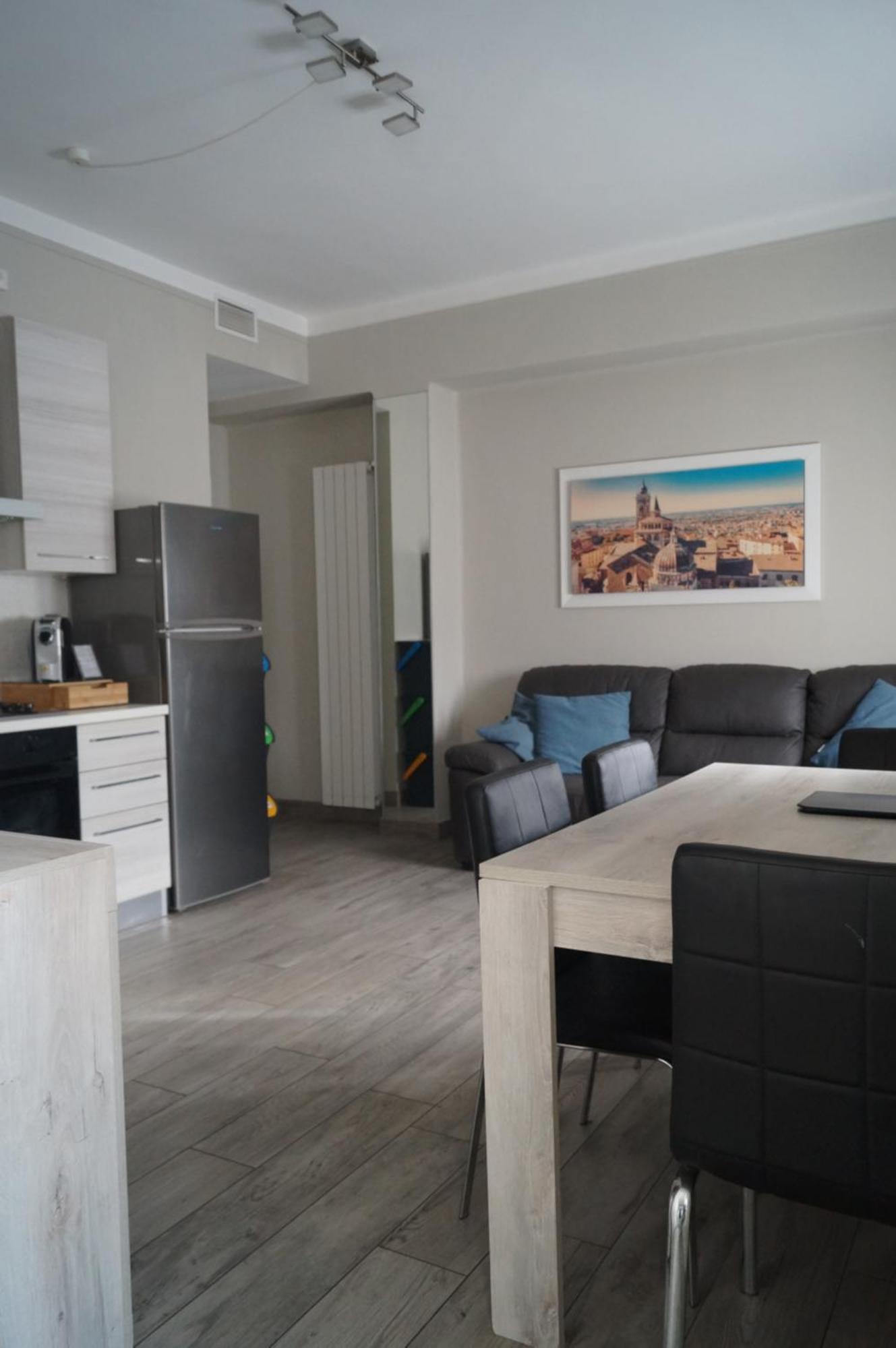 Bgy Central Apartments 贝尔加莫 外观 照片