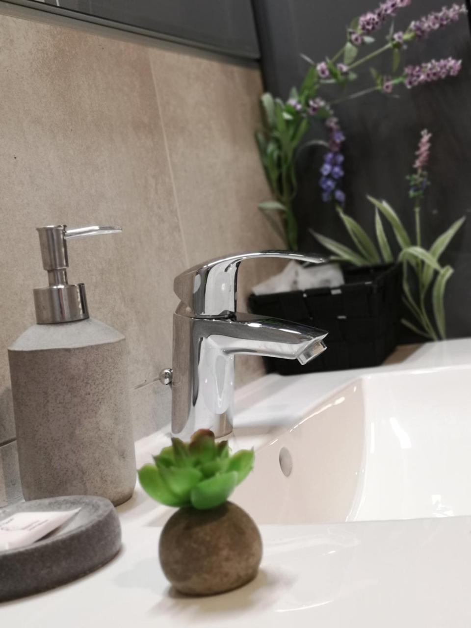 Bgy Central Apartments 贝尔加莫 外观 照片